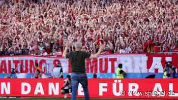 SC Freiburg: Fans feiern Christian Streich bei Heimabschied gegen Heidenheim