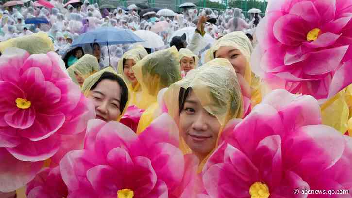 AP PHOTOS: Lotus Lantern Festival draws thousands in Seoul to celebrate upcoming Buddha's birthday