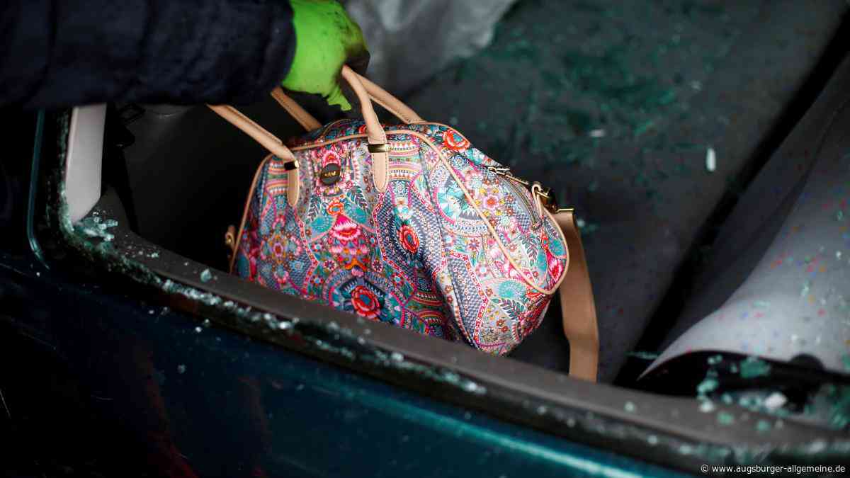 Werkzeug und Handtasche: Polizei meldet Diebstähle aus Fahrzeugen