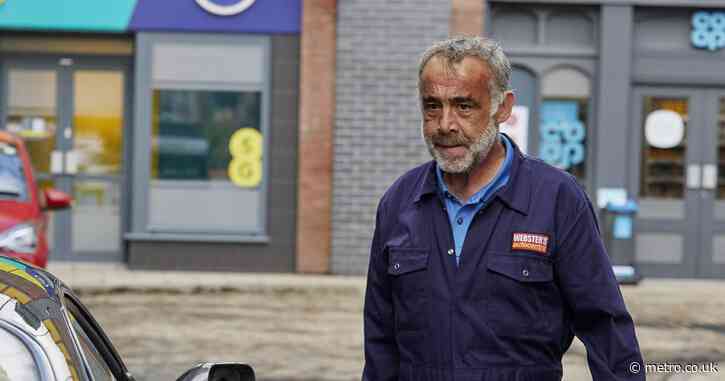 Coronation Street spoilers: Kevin makes a find that leaves him shaken and he is deeply worried