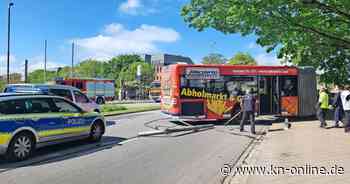 Lübeck: Verkehrsunfall am Holstentor - Busfahrer verliert Bewusstsein