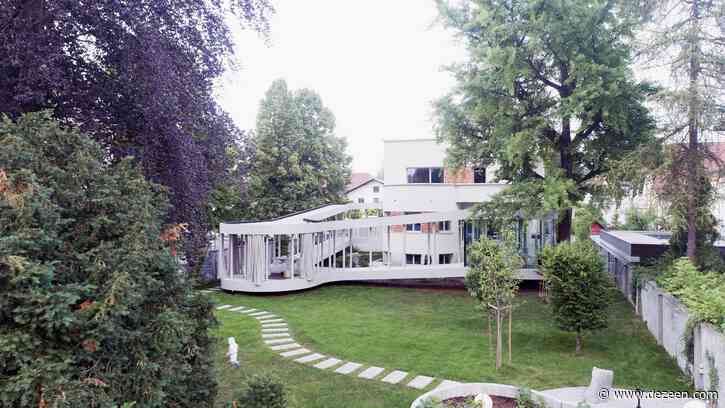 OFIS Arhitekti adds looping extension to modernist villa in Slovenia
