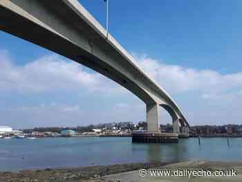 Police called to Itchen Bridge due to concern for girl