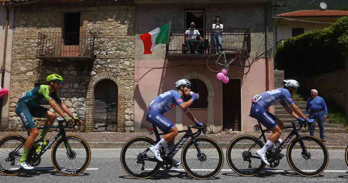 LIVE Giro d’Italia | Peloton geeft Polti-duo weinig ruimte in lange etappe, venijn zit in de staart