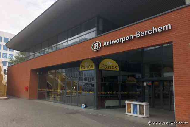 Politie houdt actie tegen overlast aan Berchem Station, vier personen overgebracht naar gesloten centra