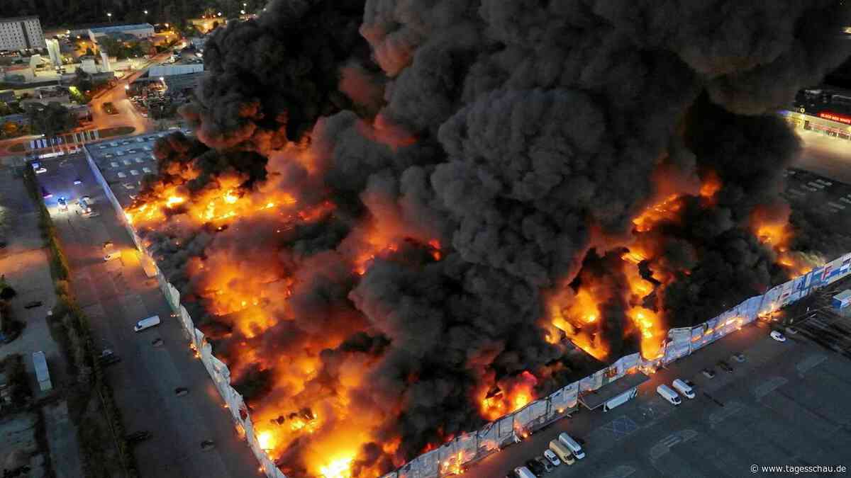Großbrand zerstört Warschauer Einkaufszentrum mit 1.400 Geschäften
