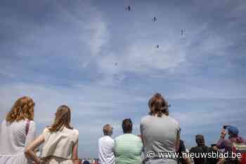 Antieke vliegtuigen, parachuterende para’s en formatievliegen: 30ste Stampe Fly In is met 6.000 bezoekers groot succes