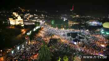 Gegen "Agenten-Gesetz": Zehntausende demonstrieren in Tiflis - SPD-Politiker Roth reist an