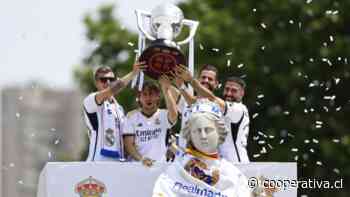 Real Madrid recibió la copa y festejó en las calles su liga española número 36