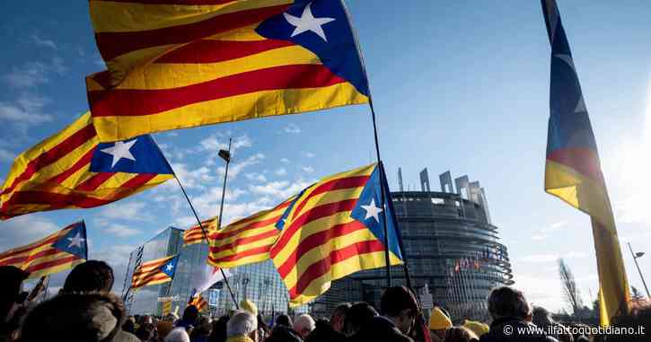 Elezioni Catalogna, exit poll: i Socialisti avanti. Indipendentisti seconda forza. Un furto di rame rallenta i treni nel giorno del voto