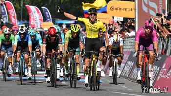 Kooij wint Giro-etappe met machtige sprint in Napels