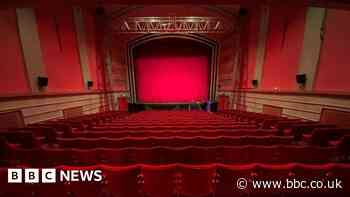 Demand for theatre's Gervais tickets 'unprecedented'