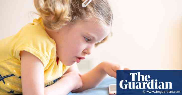 Put it down! Should children be allowed smartphones? - podcast