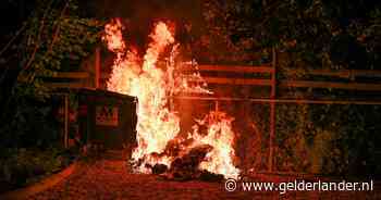 Papiercontainer vliegt in brand, mogelijk door brandstichting