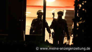 Mann schießt vom Balkon in Hamburg: Polizisten eröffnen das Feuer