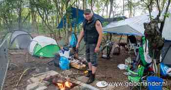 Gert moest verkassen toen de nachtopvang sloot, dus woont hij nu in een tent in het bos: ‘Waar moeten we anders naartoe?’