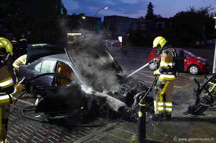 Opnieuw nachtelijke autobrand in Nijmegen, mogelijk brandstichting