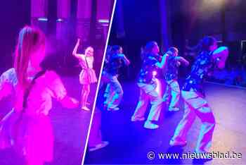 Ruim duizend toeschouwers genieten van dansshow ‘Cirque du Syrah’ van Sint-Jobse dansstudio