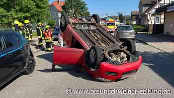 Verkehrschaos in Walkenried: Auto landet auf dem Dach