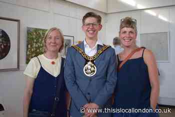 Haringey Mayor and MP at Crouch End open studios launch
