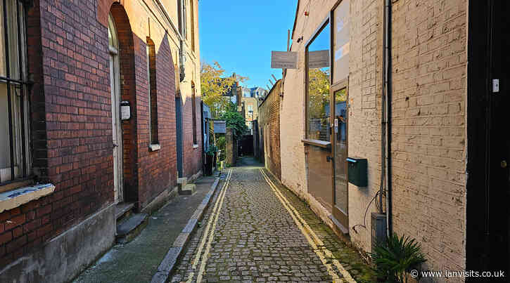 London’s Alleys: Oriel Court, NW3