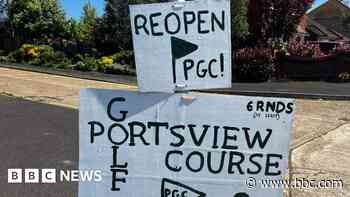 Joke golf course signs reinstated in pothole protest