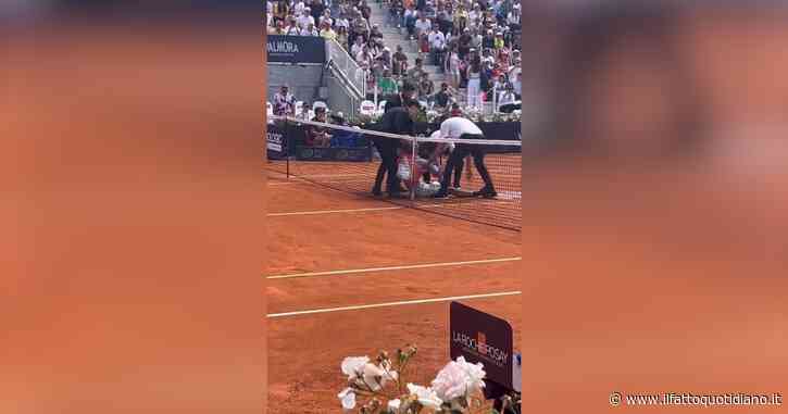 Blitz di Ultima generazione agli Internazionali di tennis a Roma: interrotte due partite. Identificati nove ambientalisti
