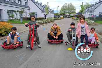 Kinderen van wijk Gansbeek amuseren zich tijdens ‘Straat op kindermaat’