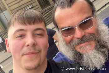 Man walks out of Wetherspoon and sees Jack Black taking a stroll