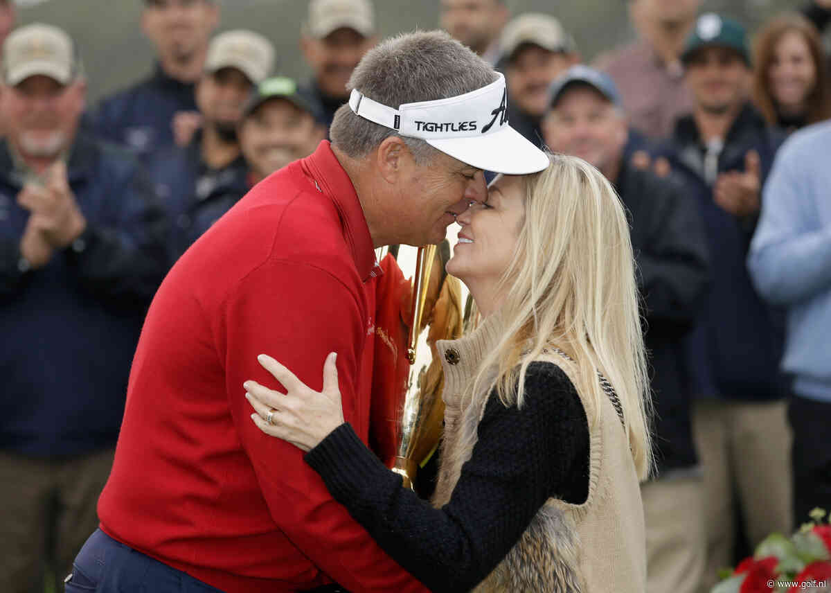 Golfer Perry keert met aan Alzheimer lijdende echtgenote terug op Champions Tour