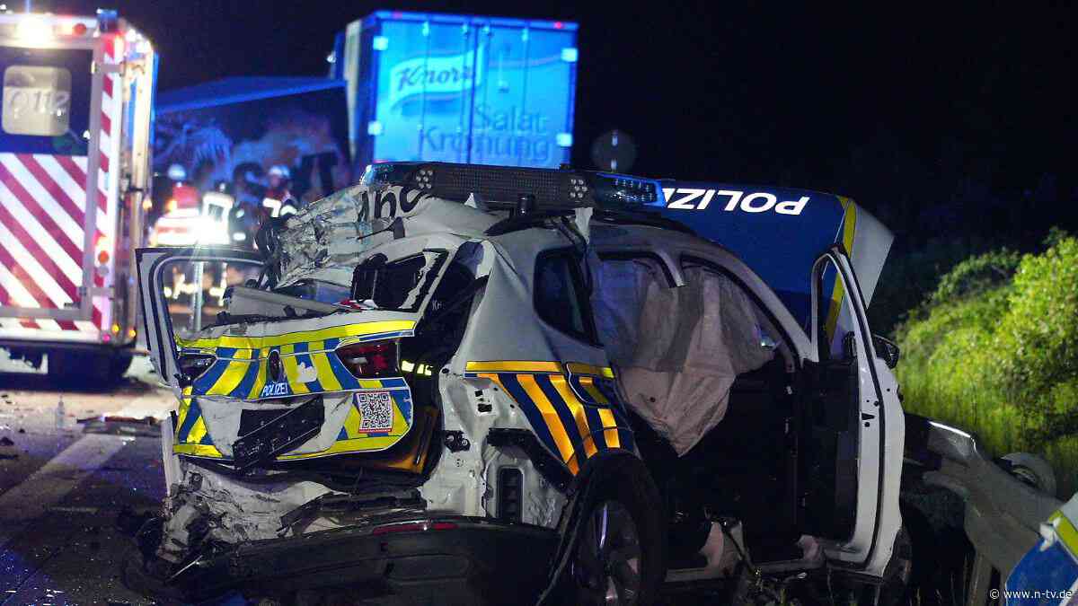 Auf der A9 in Sachsen-Anhalt: LKW kracht in Unfallstelle - Fahrer von Abschleppwagen tot