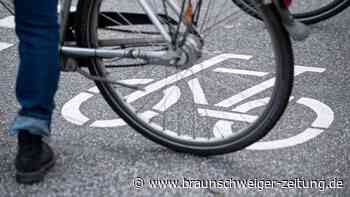 Tödlicher Unfall: Radlerin kommt bei Kollision mit Lkw ums Leben