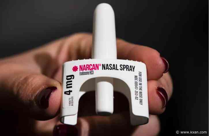Austin, Travis County leaders demonstrate how to administer Narcan