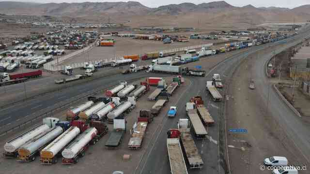 Camioneros en paro bloquean distintas carreteras en el norte del país