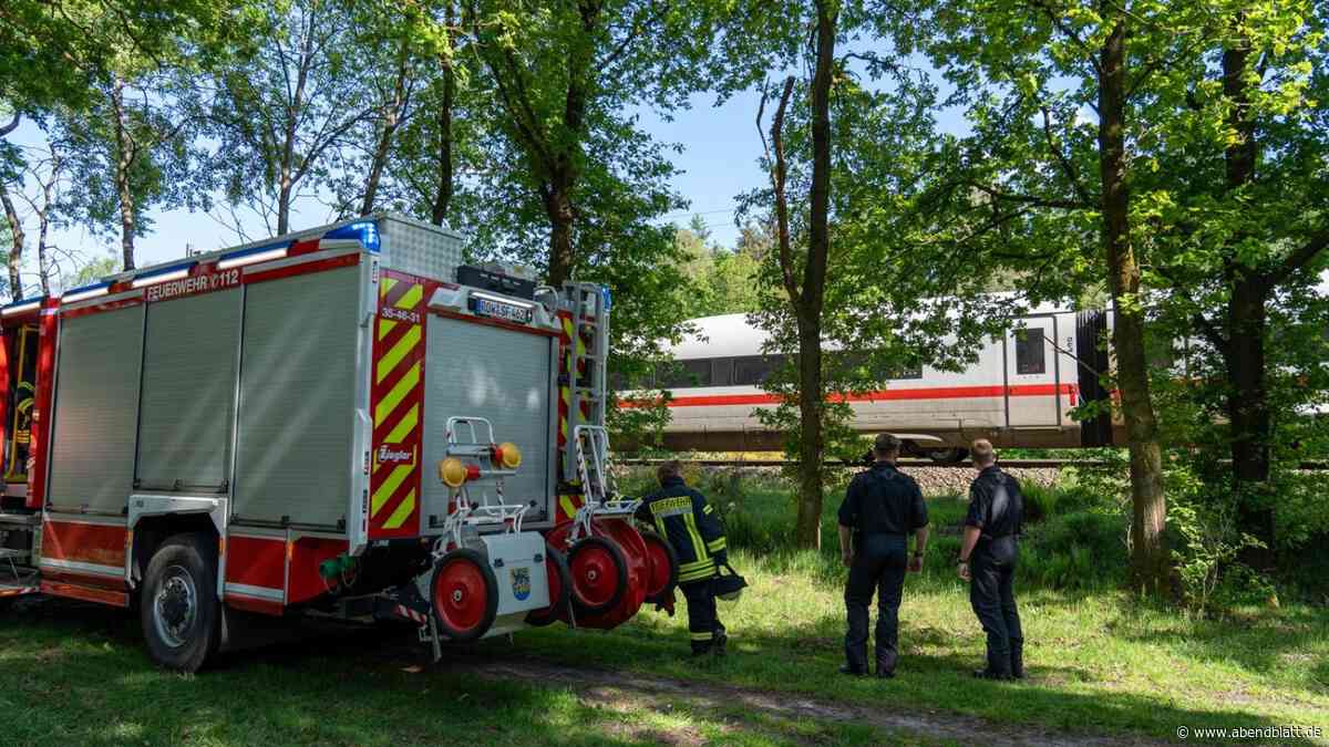 Stromausfall und Hitze im Zug: Voll besetzter ICE evakuiert