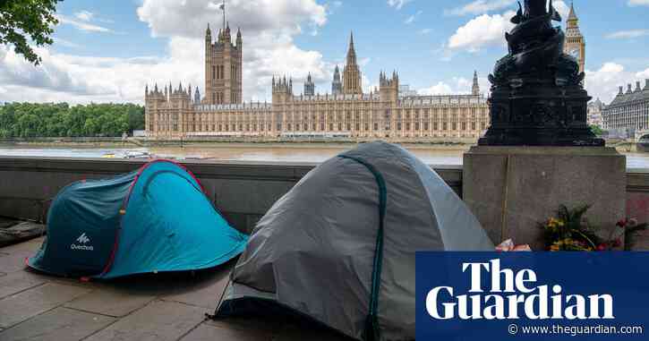 Braverman plan to criminalise rough sleeping dropped after Tory criticism