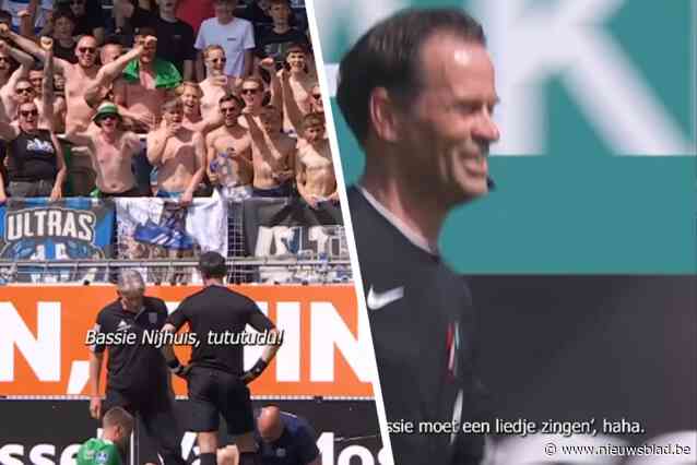 VIDEO. De wereld op zijn kop? Voetbalfans zingen scheidsrechter toe tijdens wedstrijd: “Bassie moet een liedje zingen”