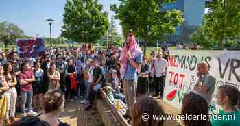 Een lang lint van Pro Palestina-actievoerders trekt over de campus on Wageningen: ‘Jaren geleden dat er zo groot actie werd gevoerd’