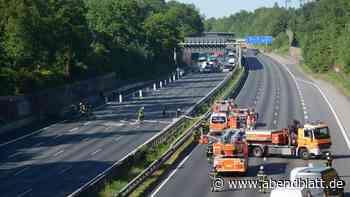 Transporter fängt auf A1 Feuer – Autobahn eine Stunde lang dicht