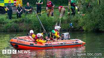 Body found in search for missing Thames swimmer