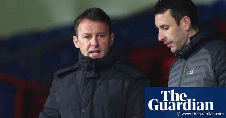 Crystal Palace battling to keep Dougie Freedman after Newcastle talks