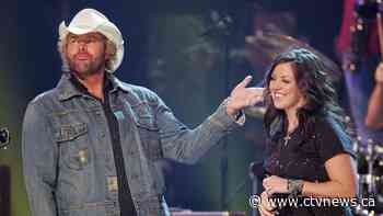Toby Keith’s daughter accepts his posthumous honourary degree