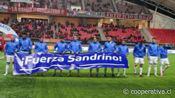 Jugadores de la U exhibieron lienzo de apoyo a Sandrino Castec