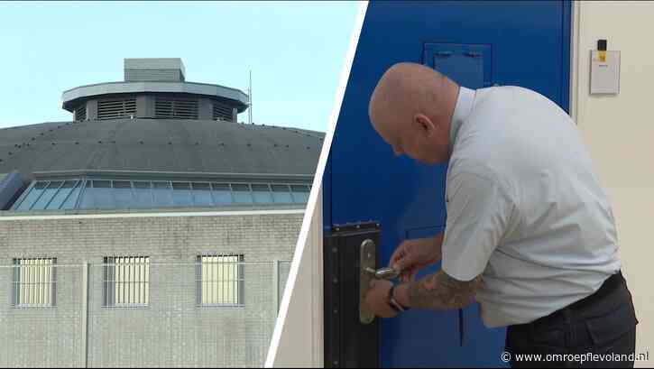 Lelystad - Ondanks personeelstekort 'volle bak' in gevangenis Lelystad, 'wel een aanslag op de medewerkers'
