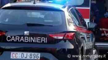 Incidente a Ciampino: schiacciato dalla sua auto contro un muretto, morto 78enne