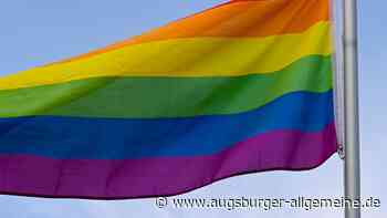 Protest gegen Queerfeindlichkeit auf dem Ulmer Münsterplatz