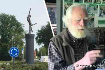 Kunstenaar Staf Timmers (84) plaatst eigen ‘Vrijheidsbeeld’ op rotonde: “Een chauffeur reed drie rondjes om het te bekijken”