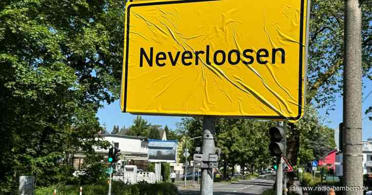 «Neverloosen»: Ortschild von Leverkusen überklebt