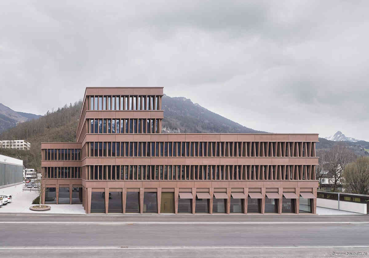 Durchlocht und eingefärbt
 - Firmenzentrale in Bludenz von Innauer Matt Architekten