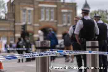 Woolwich Plumstead Road knife fight: No arrests 24 hours later